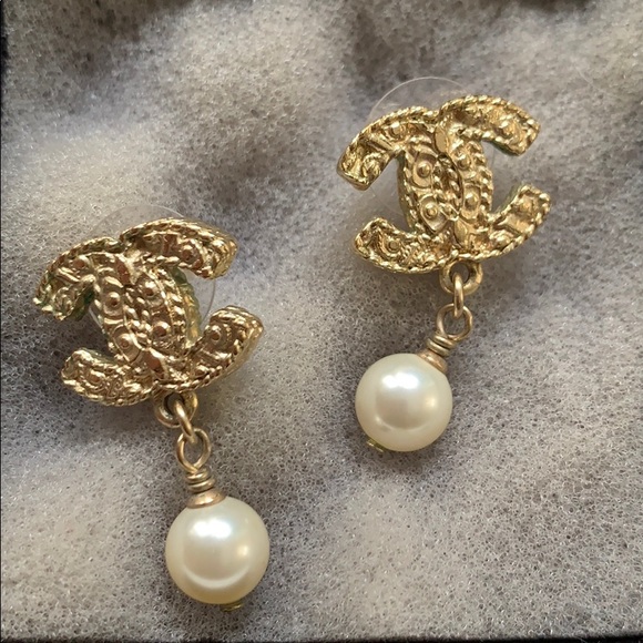 CHANEL Jewelry - Chanel Pearl drop earrings